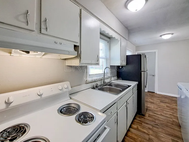 5112 Valiant Dr #2 — Photo 6