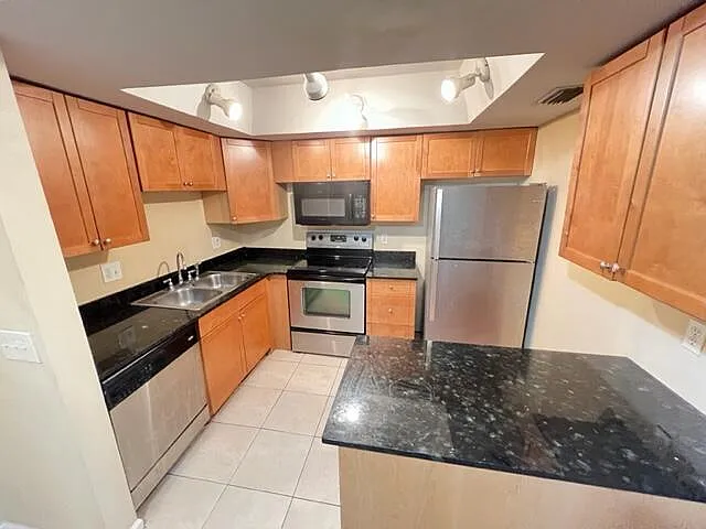 Building Photo - 4221 Oak Terrace Dr