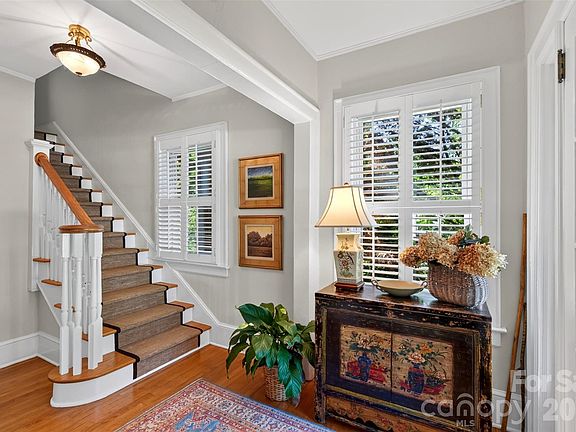 3rd image of 36 Mount Vernon Cir