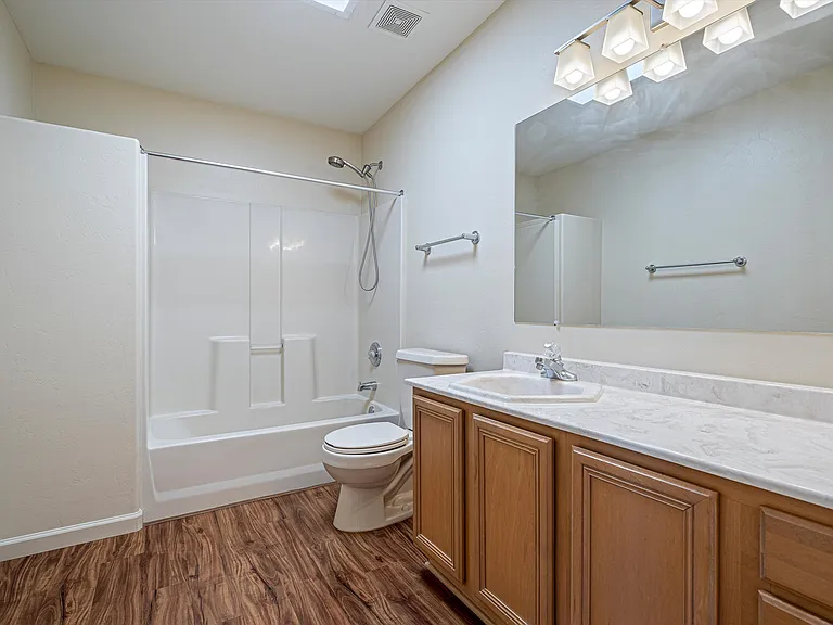 311 N Hillside Dr — Photo 10