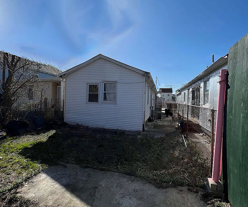 2nd image of 462 Beach 46 St House 1