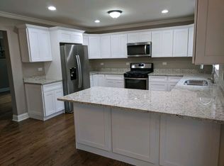 24500 States Ln, Shorewood, IL 60404