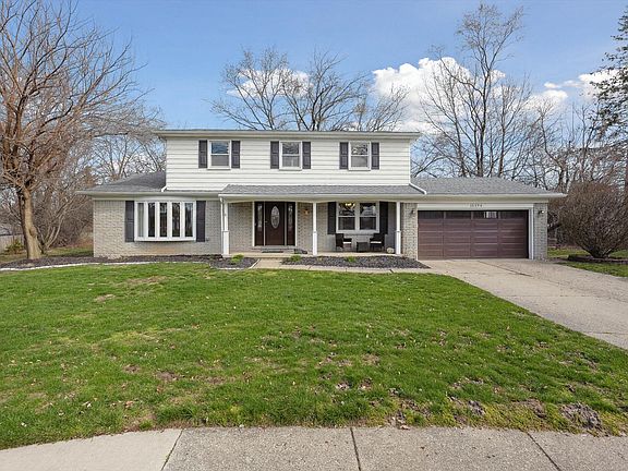 3rd image of 15194 Amber Ct