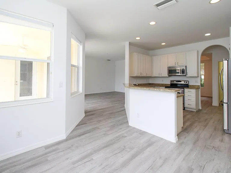 3927 Aurora Ct — Photo 11