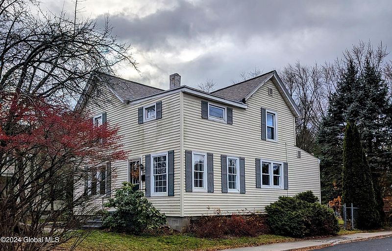 5th image of 35 Everts Avenue