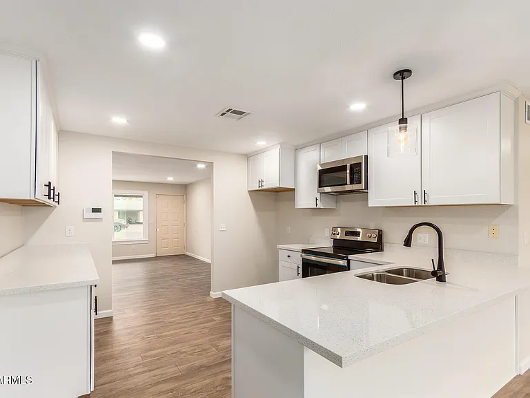 518 N Pepperwood Ct — Photo 9