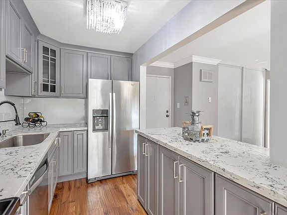 2nd image of 833 N Humboldt St APT 209