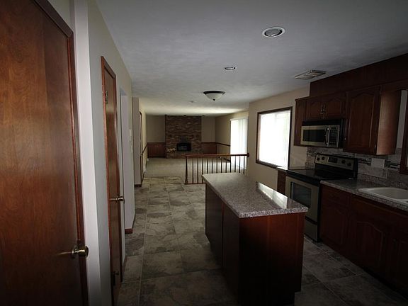 Family - Kitchen - Frieplace