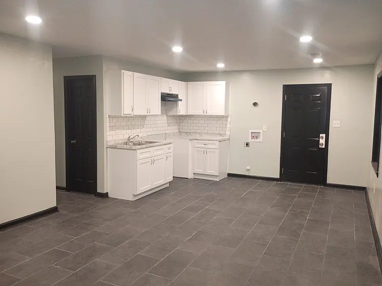 850 Baltimore St — Photo 7
