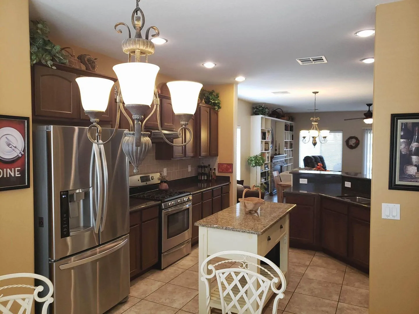 Fully Furnished, Single level Home — Photo 4