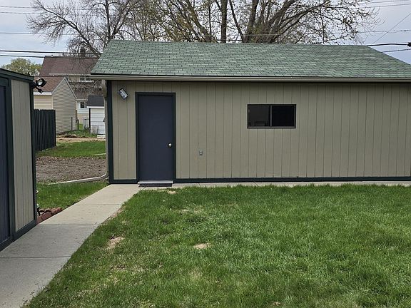 5th image of 621 1st Ave N