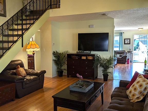 5th image of 582 Princeton Way