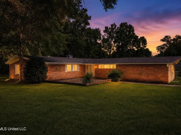 808 Pecan Ln, Tylertown, MS 39667