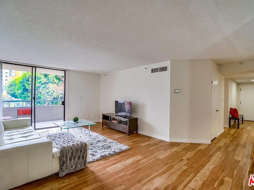1st image of 600 W 9th St APT 216