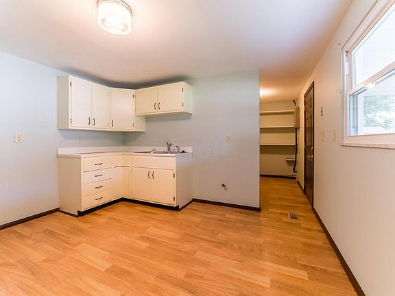 5th image of 328 Amesbury Dr