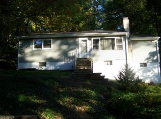 60 Greenhill Rd, Hamburg, NJ 07419