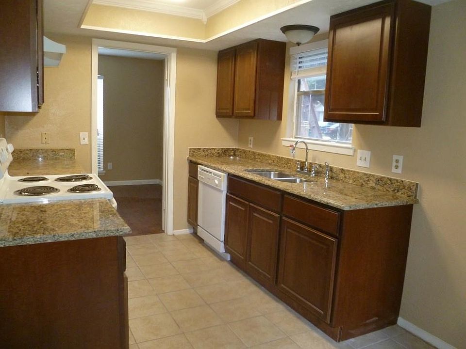 1st image of 961 Madison Cir