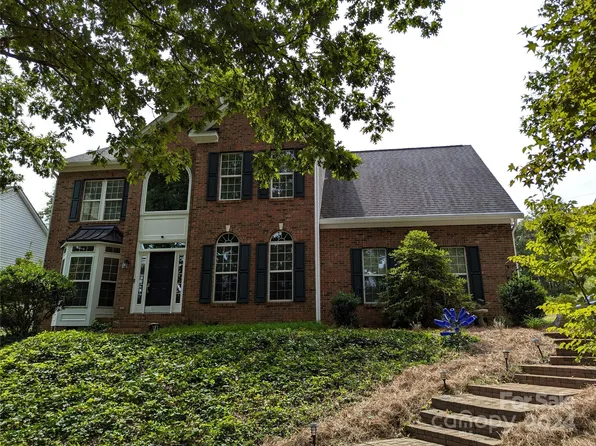 2000 Mount Isle Harbor Dr, Charlotte, NC 28214