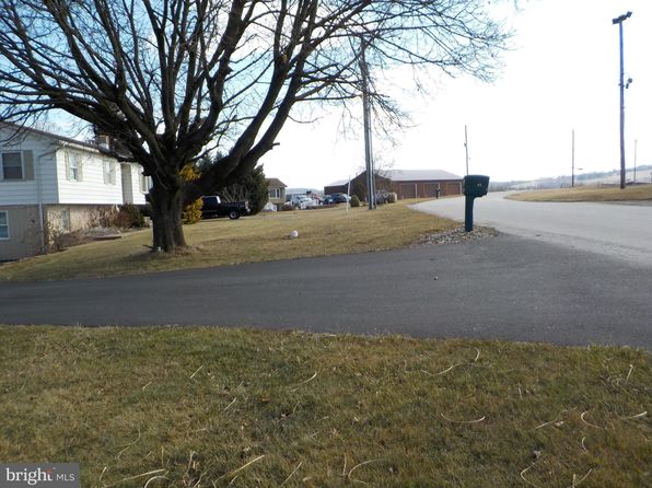 65 Campbell Rd, York, PA 17402