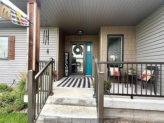 3rd image of 711 Stonewood Ave