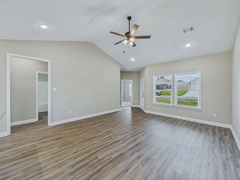 832 Pine Tree Rd — Photo 9