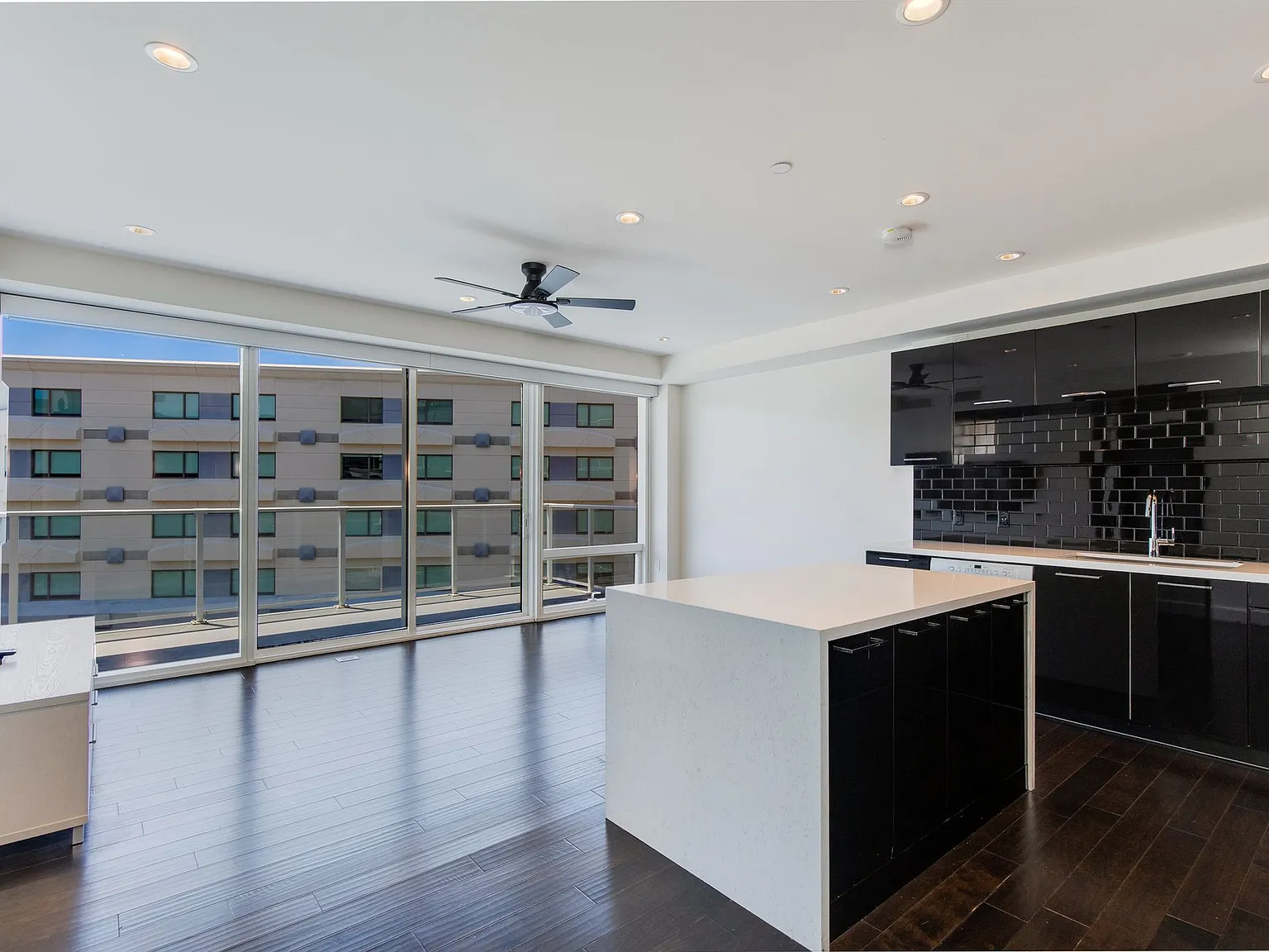 2 bed, 1209 sqft, $3,250 — Photo 4