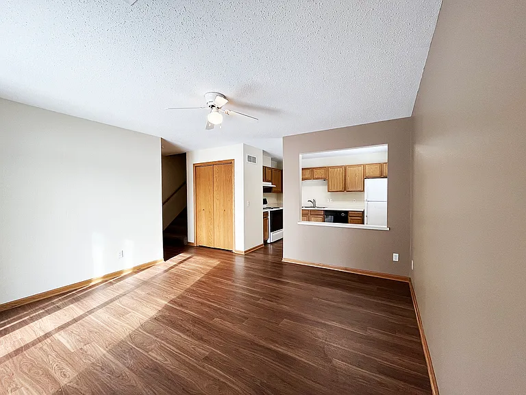 171 W Lind St — Photo 10