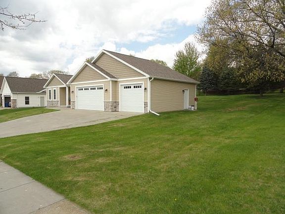 2nd image of 525 Eagle Ridge Ln