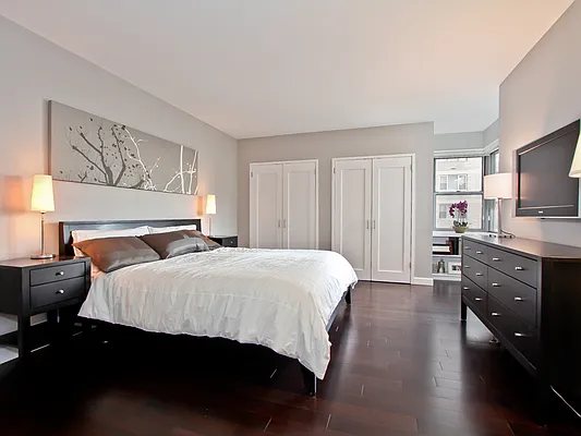 Sold by Sotheby's International Realty | media 11