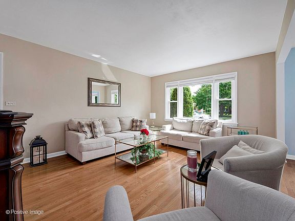 LIVING ROOM WITH HARDWOOD FLOORS