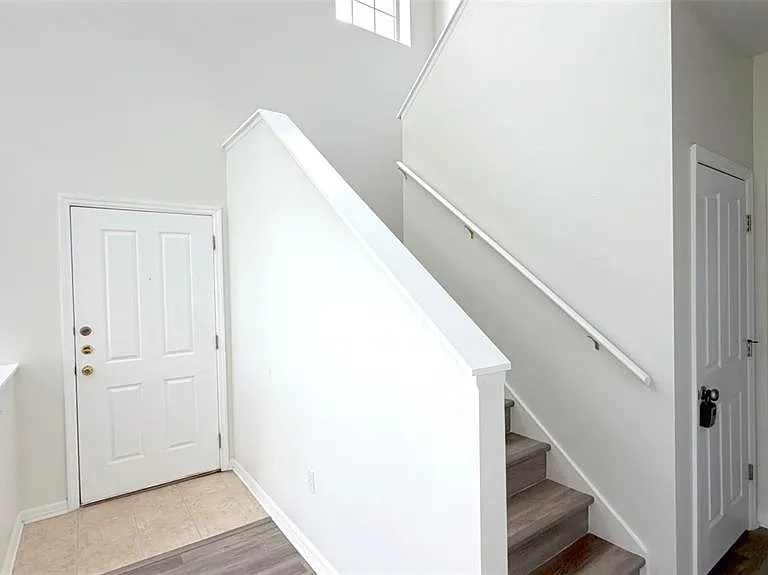 203 Madison Cir — Photo 13