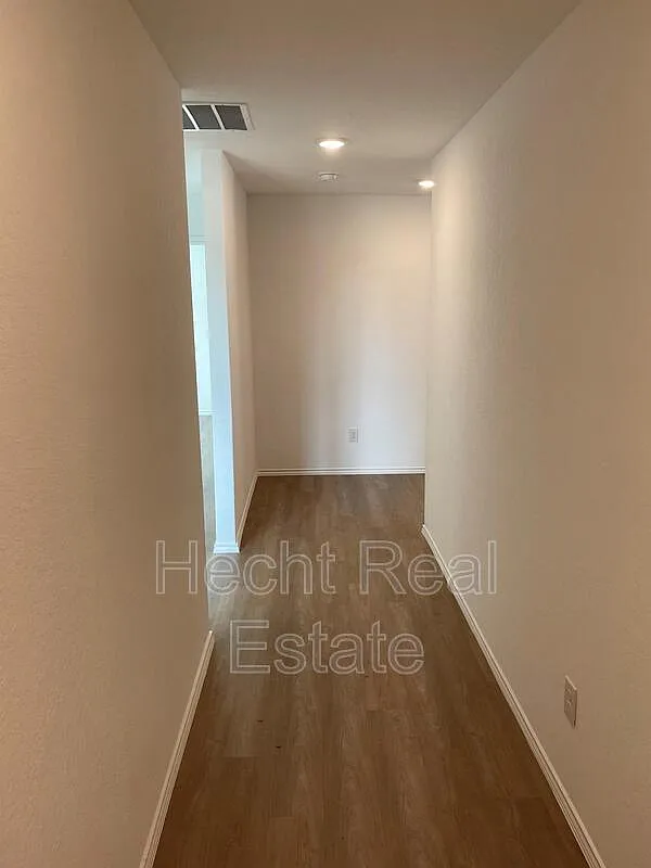 3 bed, 2.0 bath, 1474 sqft, $1,599 — Photo 3