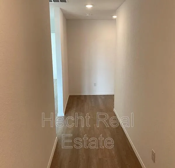 2906 Green Finch — Photo 3