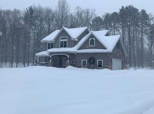 19 Aspen Ln, Gladstone, MI 49837