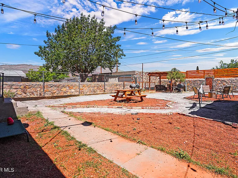 4017 Oxford Ave — Photo 25