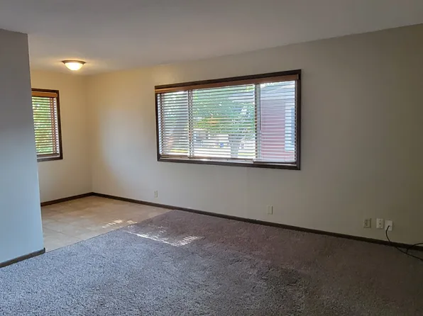 906 C Ave NW #1, Cedar Rapids, IA 52405