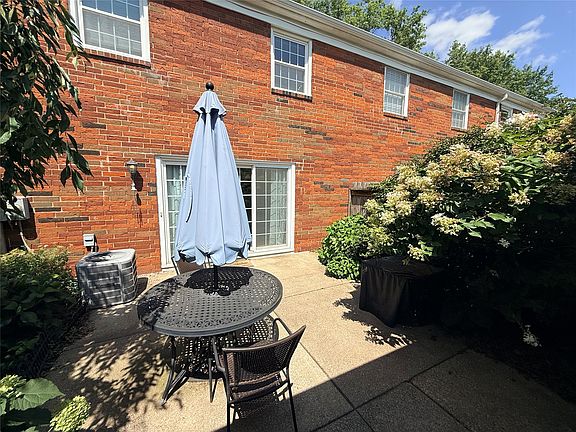 5th image of 637 Young Rd