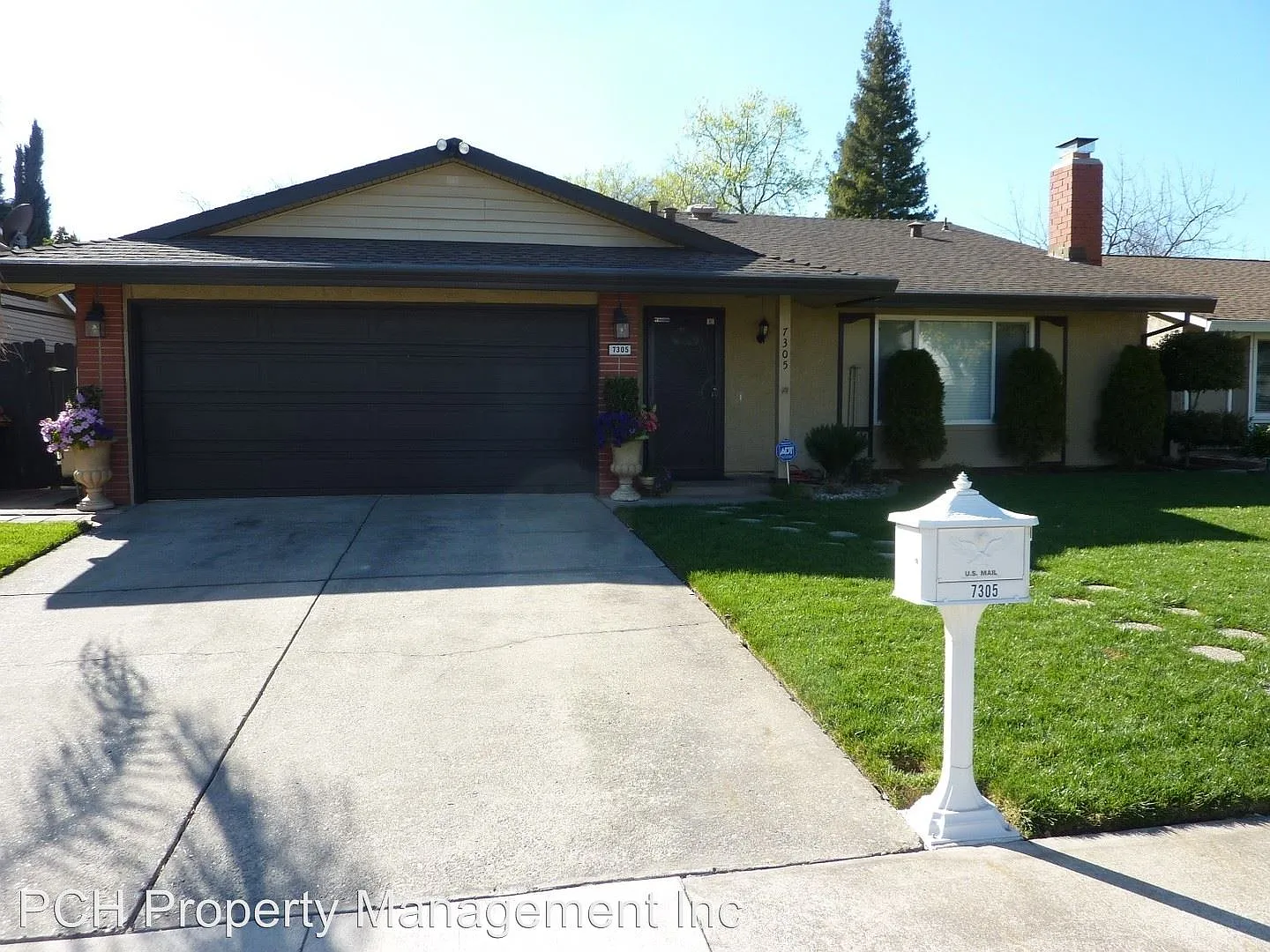 7305 Parkvale Way photo 1
