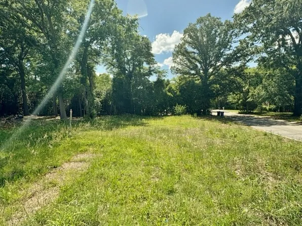 1911 Overlook Dr, Fayetteville, NC 28301