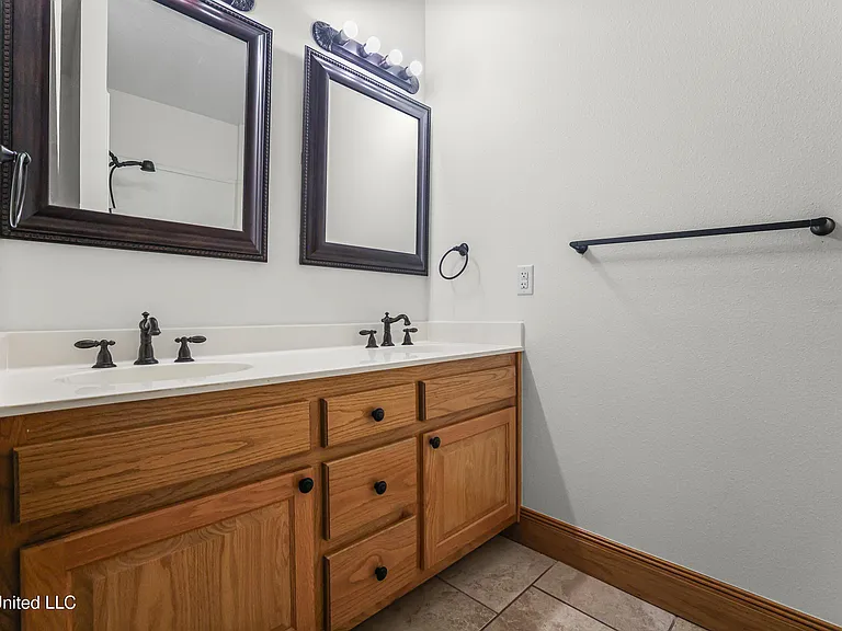 15301 Parker Rd — Photo 44