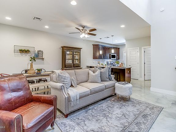 3rd image of 305 Highland Park Ln