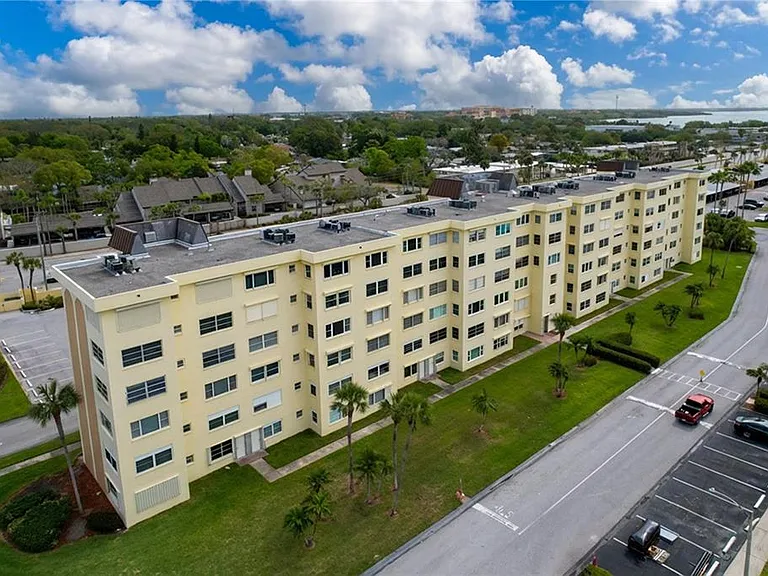 4650 Cove Cir #209 — Photo 32