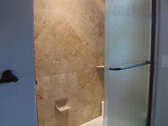 Shower / Tub