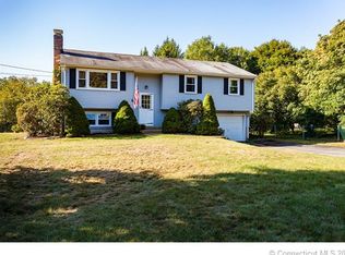 32 Hickory Rd, Colchester, CT 06415