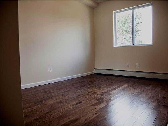 5th image of 172 Baisley Blvd #2