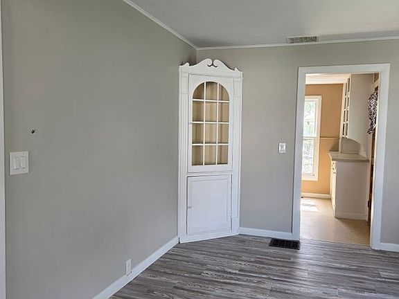 5th image of 62 Perry Ave