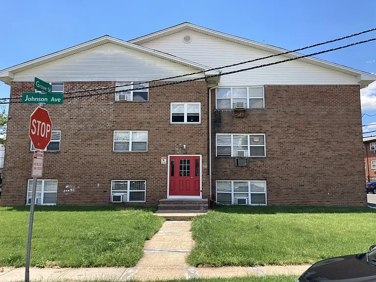 371 Johnson Ave #A4 — Photo 1