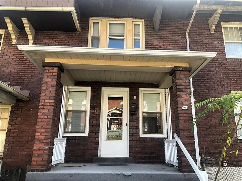 544 Howard St photo 1