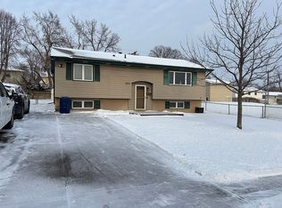 8102 Valley Rd, La Vista, NE 68128
