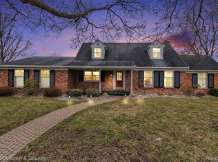 730 Birchwood Dr, Flushing, MI 48433